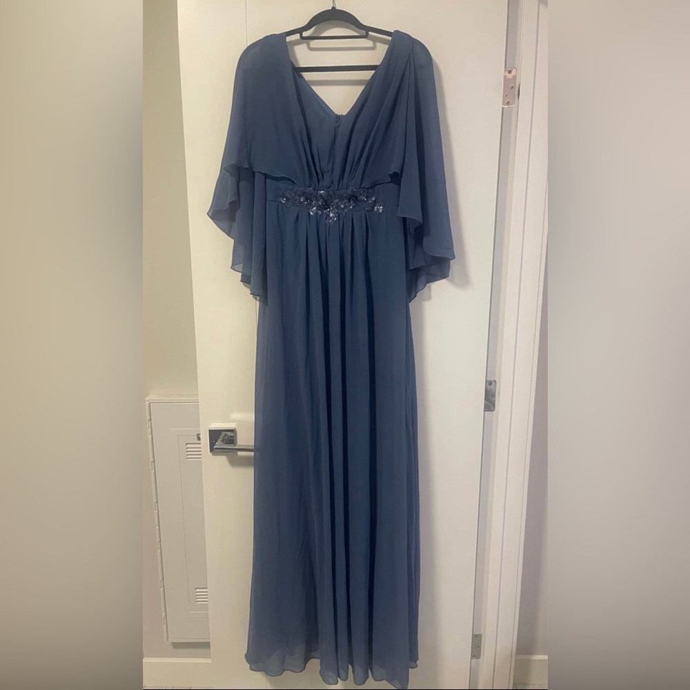 Elegant Navy Blue Chiffon Evening Gown with Beaded Waist Size Medium